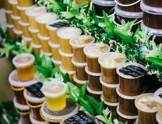 Широкий ассортимент меда и медовой продукции.