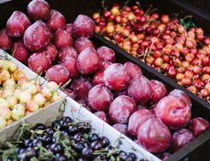 Всегда в наличии свежие фрукты и овощи, орехи.