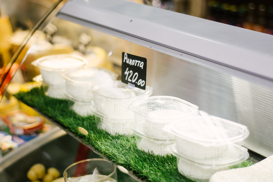 На прилавках горожане найдут домашние фермерские сыры и молочную продукцию, яйца и безглютеновые продукты.