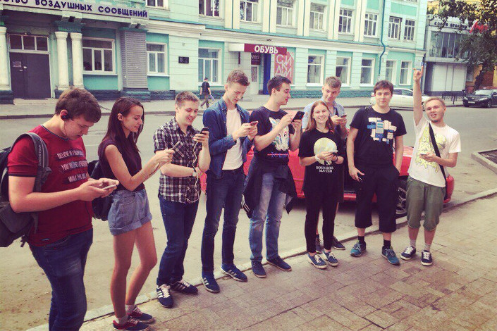Иркутские ловцы покемонов. Фото из группы «Pokemon Go Иркутск» «ВКонтакте»