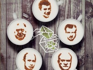 На чашечке капучино здесь «рисуют» корицей портрет одного из 5 кандидатов, которого выберет посетитель. До конца кофейного голосования осталось 23 дня, а проголосовало уже более 9 тысяч человек.