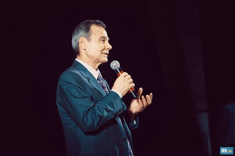 Игорь Гринберг, бывший директор ИркАЗа, поздравляет коллег с праздником