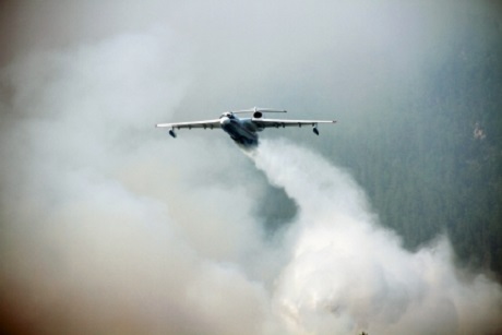 Самолет на тушении пожаров. Фото с сайта МЧС России по Иркутской области