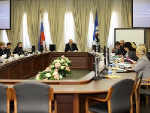 На заседании. Фото с сайта www.irkobl.ru