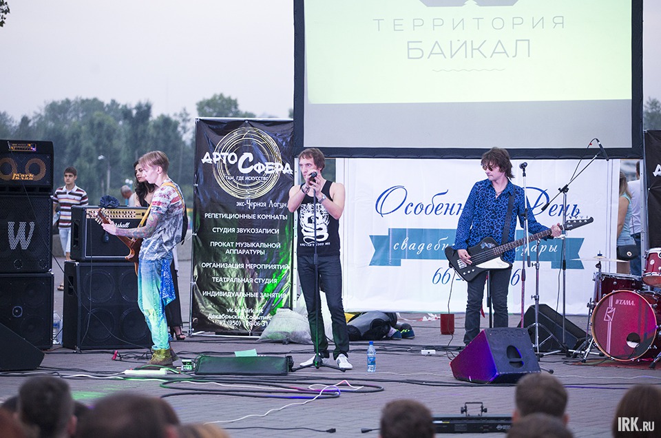 Открыла фестиваль иркутская рок-группа SindyCat.
