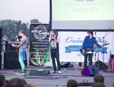 Открыла фестиваль иркутская рок-группа SindyCat.