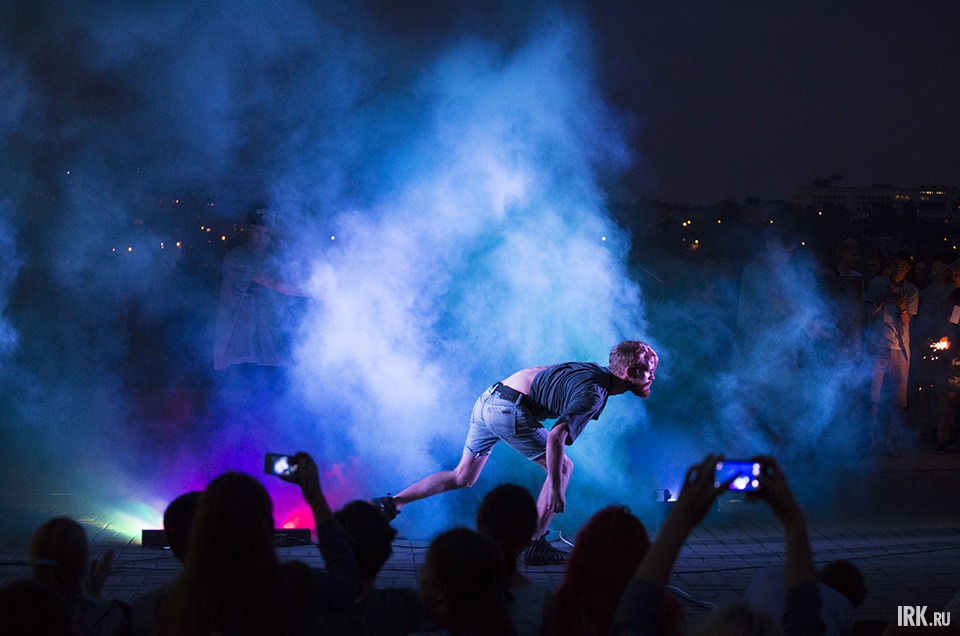 Выступление танцевального коллектива.