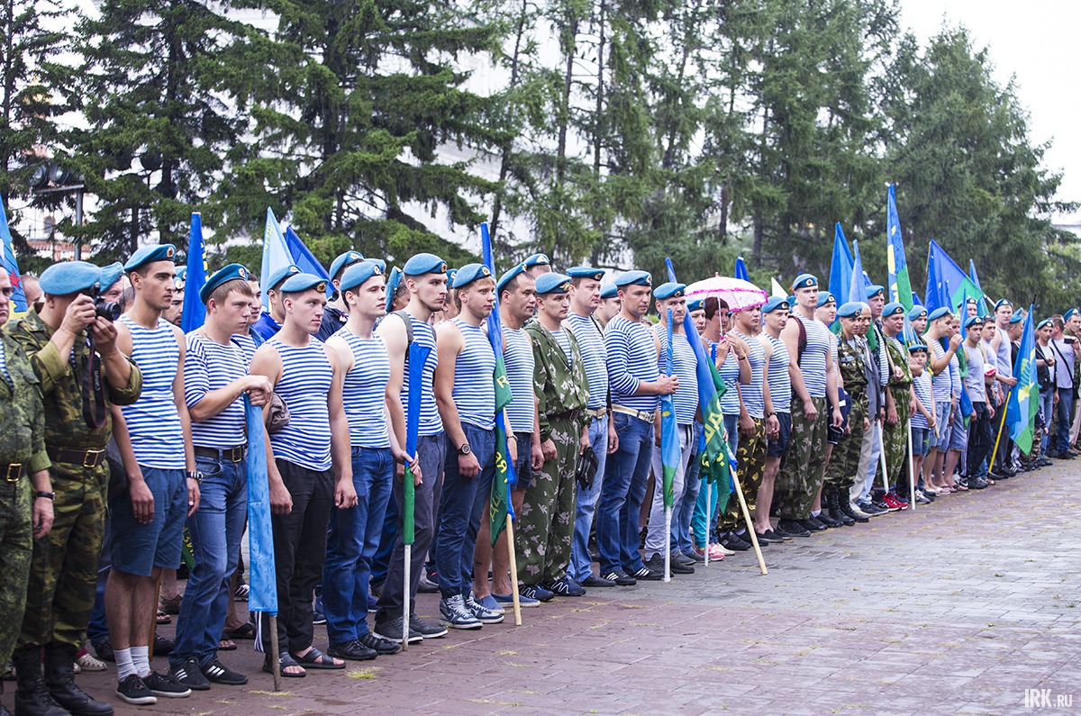 2 августа у мемориала «Вечный огонь» состоялся торжественный митинг, посвящённый 86-летию Воздушно-десантных войск России.