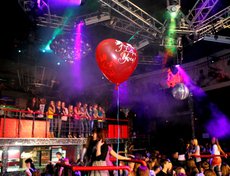 После награждения состоялась вечеринка для всех, кто пришел поболеть за девушек.