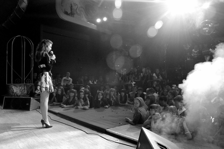 С лирическим монологом выступила Юлия Ушакова.