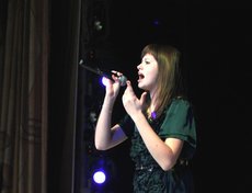 Участница Ксения Быргазова исполнила песню Ани Лорак «Солнце».