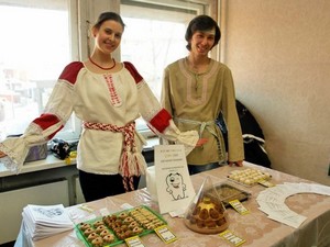 17 марта активисты зеленого движения «ЭКА» провели в 10 регионах страны вегетарианский фестиваль. В Иркутске прошла ярмарка сладостей, желающие слушали лекции о сыроедении, вегетарианстве, делились опытом.