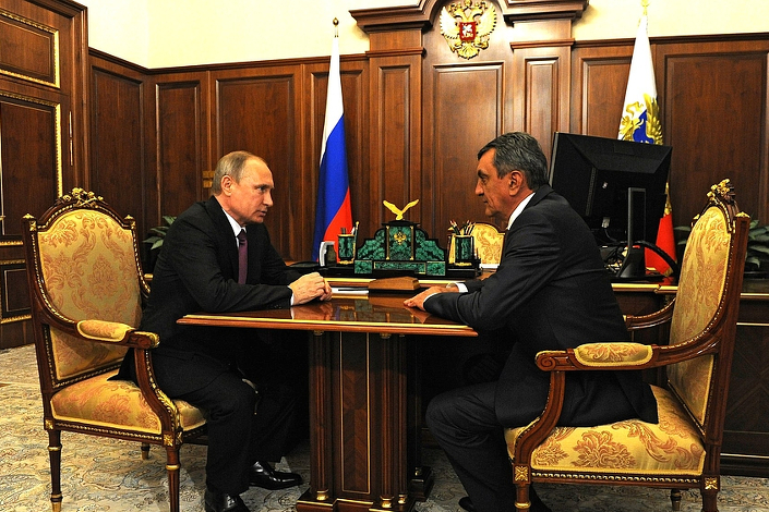 Президент с Сергеем Меняйло. Фото kremlin.ru