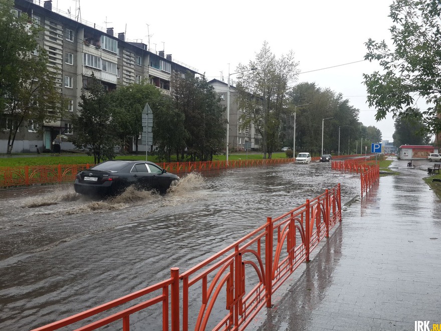 Три дождя иркутск. Иркутск дождь. Магазин дождь Иркутск. Дождь фото Иркутск. Дождливый Иркутск фото.