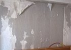 Промокшая стена в квартире на улице Баумана 216/2. Фото предоставлено Ксенией