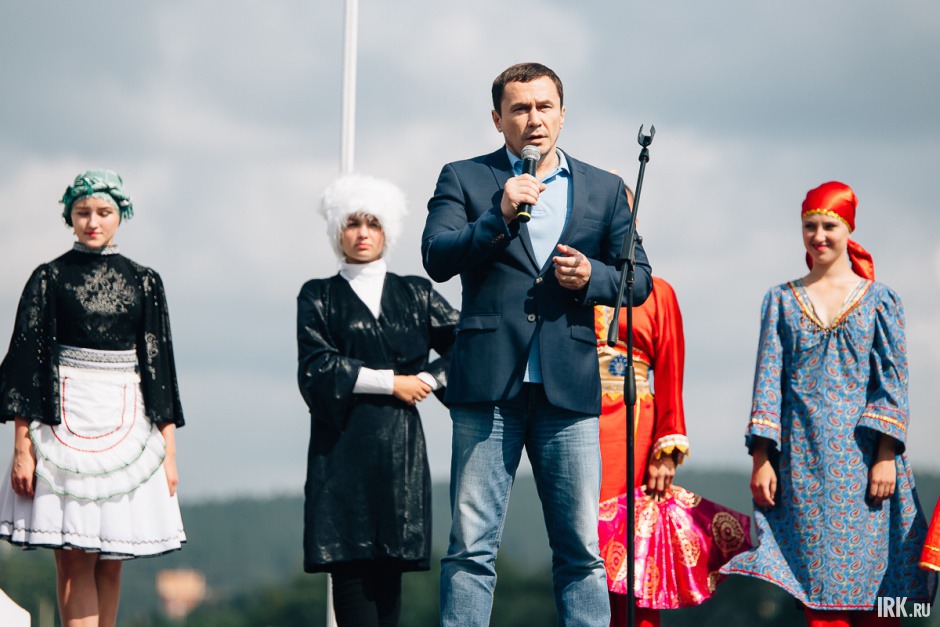 С приветственным словом выступил мэр Иркутска Дмитрий Бердников.