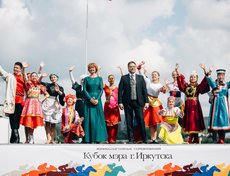 Песни «Любимый Иркутск — середина земли» и «Иркутский вальс» исполнили солисты Музыкального театра имени Н. М. Загурского Анна Рыбникова и Александр Айдаров.