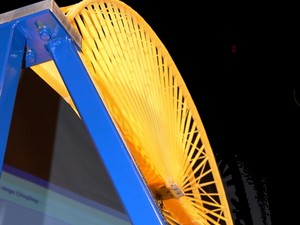 Уже 29 лет канадский колледж Оканаган устраивает конкурс для студентов-инженеров со всего мира. Задача — из спагетти и клея сконструировать крепкий мост. В этом году сооружение Питера Шандора из Венгрии выдержало самый тяжелый груз, прежде чем разлететься на мелкие макаронины.