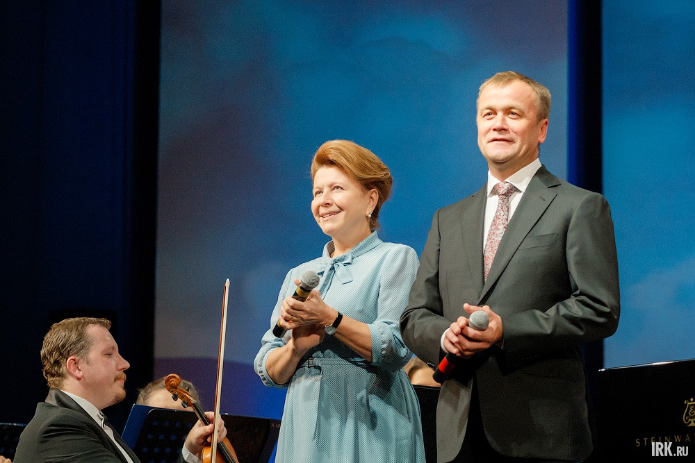 С приветственным словом выступили председатель Законодательного собрания Иркутской области Людмила Берлина и губернатор Сергей Ерощенко
