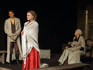 Кадриз спектакля «Гроза». Фото с сайта www.dramteatr.ru