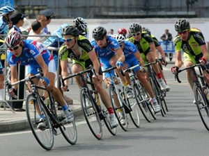 На соревнованиях по велоспорту. Фото с сайта www.cyclingnews.com