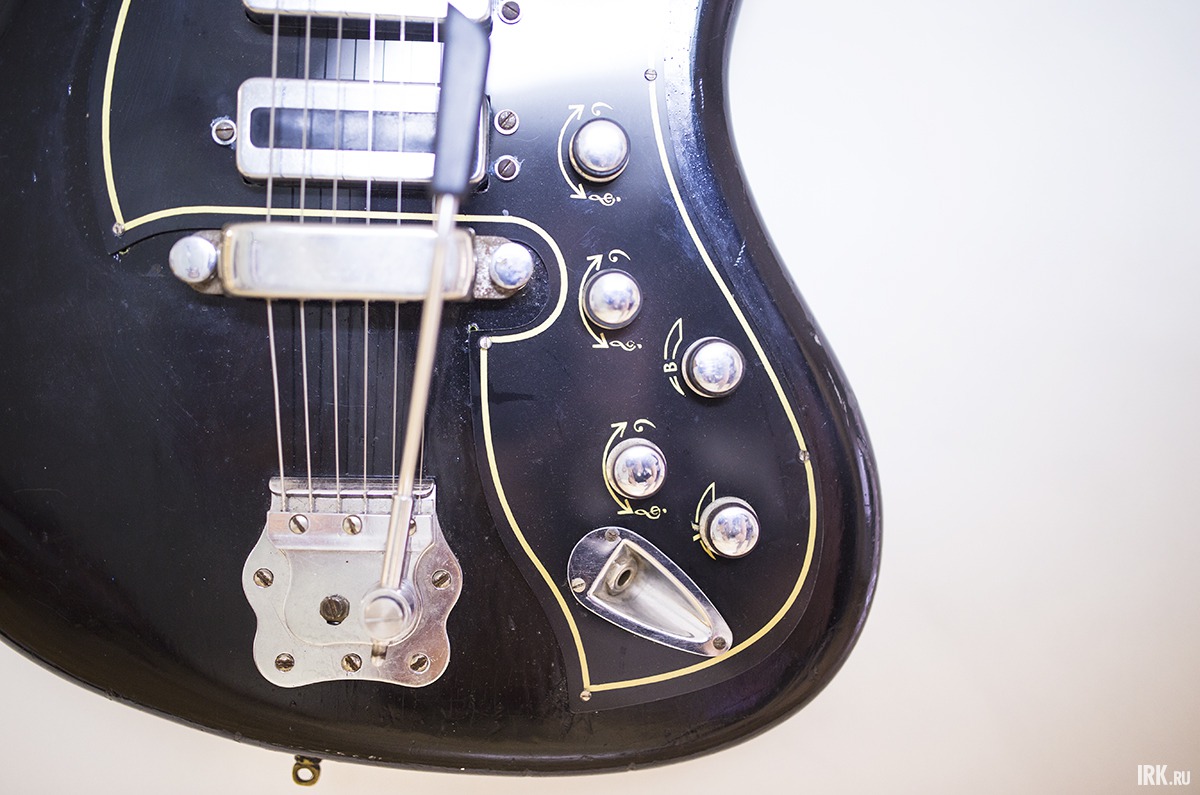 Musima Eterna de Luxe 2 — флагманская модель серии инструментов восточногерманского гитаростроительного гиганта Musima, пришедшая в 1974 году на смену классическим электрогитарам 60-х годов.