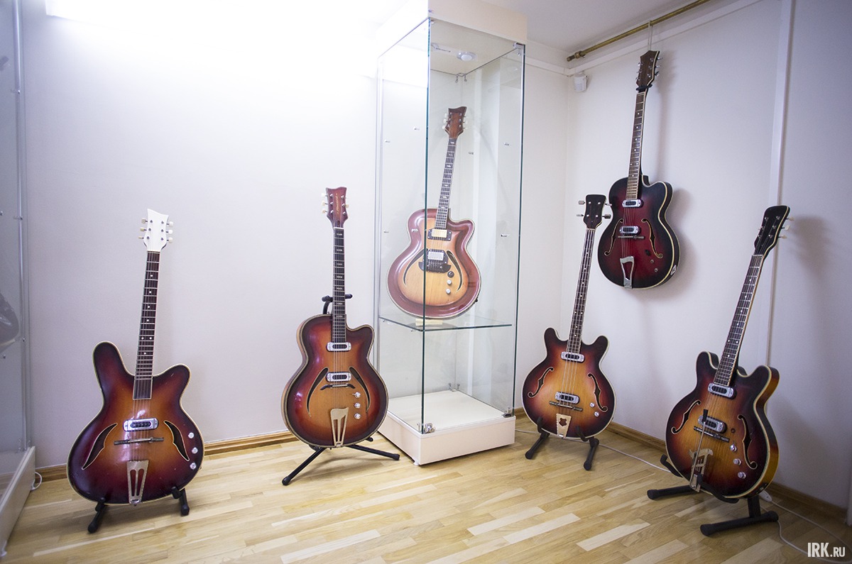 Немецкие полуакустические гитары Musima. На этих гитарах многие вокально-инструментальные ансамбли 60-х, 70-х и 80-х начинали свой путь.