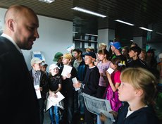 Особыми гостями для аэропорта стали воспитанники детских домов Иркутска, Ангарска и Шелехова. В День воздушного флота для ребят организовали благотворительные прогулочные полеты над городом.