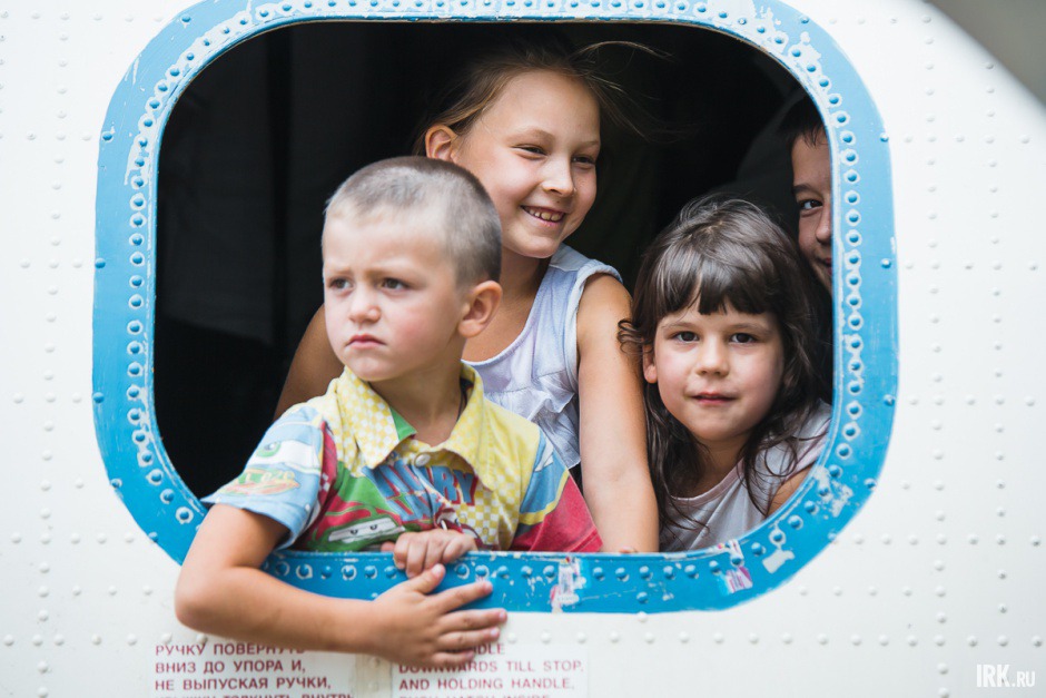 Из-за большого количества желающих посмотреть на самолёты работу выставки продлили на час.