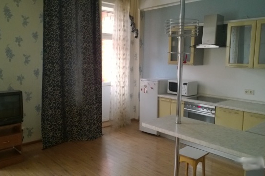 3-комнатная квартира на улице Академической: 72 кв.м., 15 000 рублей в месяц