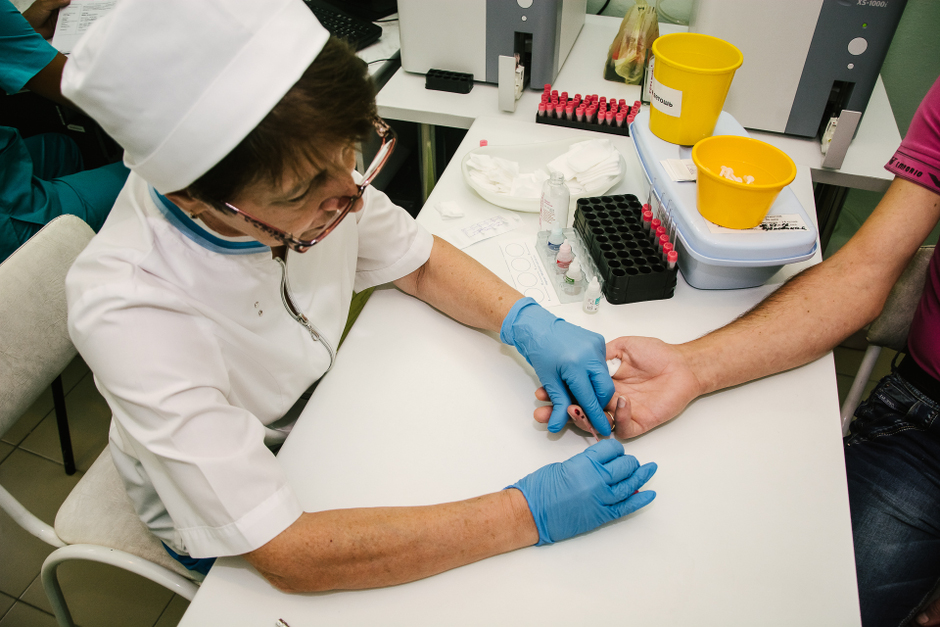 Нина Кулакова — сотрудник клинической лаборатории.