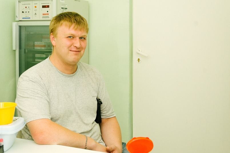 Павел Дружинин третий раз на станции переливания крови.