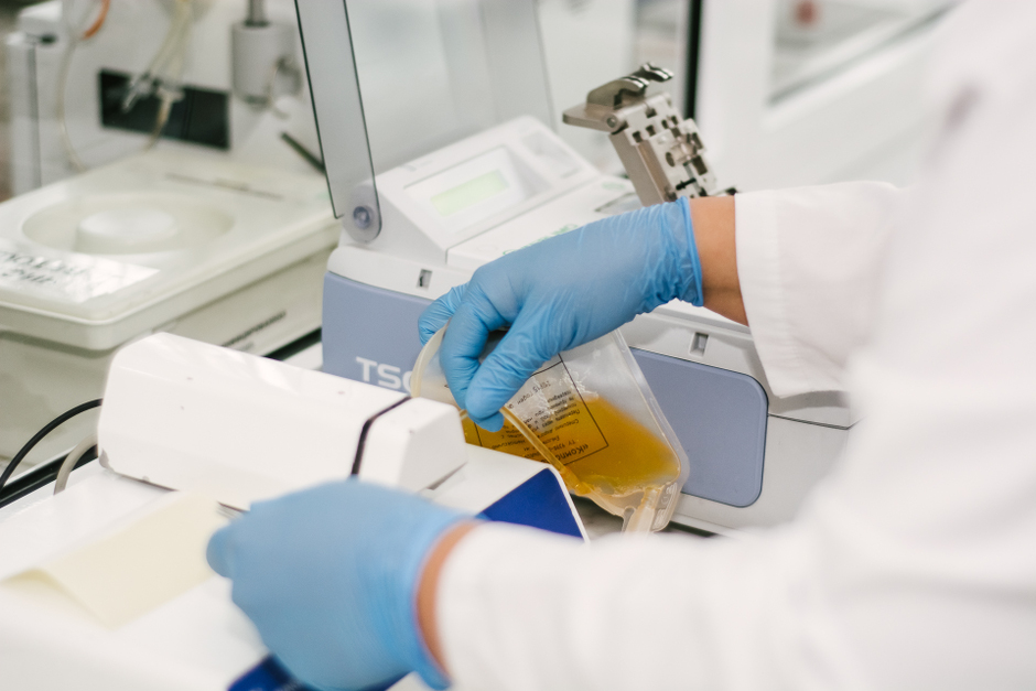 Для этого используют стерильный запаиватель.