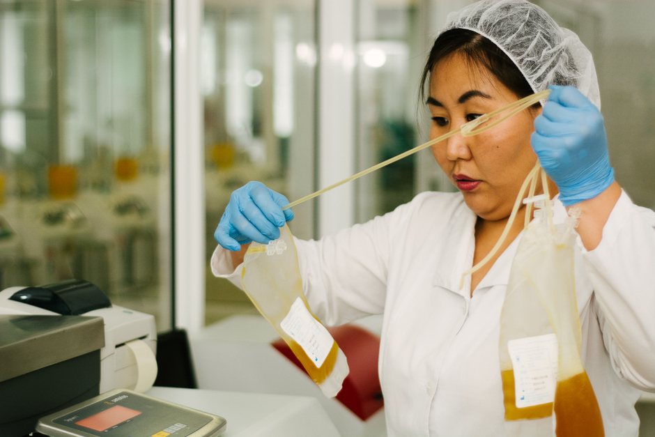 Наталья Толмачева — фельдшер отдела заготовки крови и её компонентов. Наталья Толмачева — фельдшер отдела заготовки крови и её компонентов.