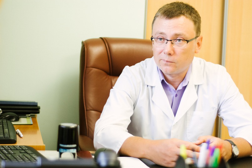Главный врач Иркутской областной станции переливания крови Максим Зарубин.