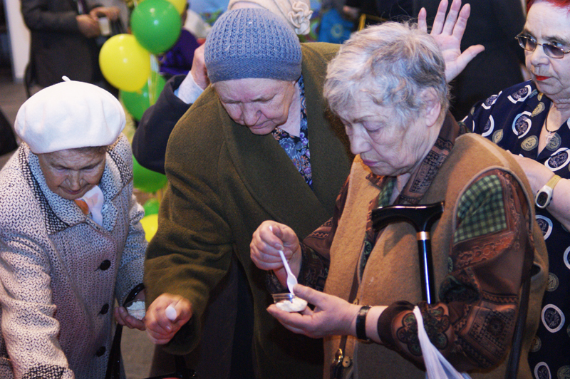 «По консистенции сметана густая, сейчас оценим на вкус»