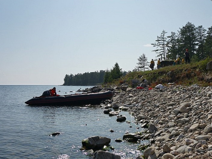 Волонтеры. Фото предоставлено проектом «Сохраним Байкал» Волонтеры. Фото предоставлено проектом «Сохраним Байкал»