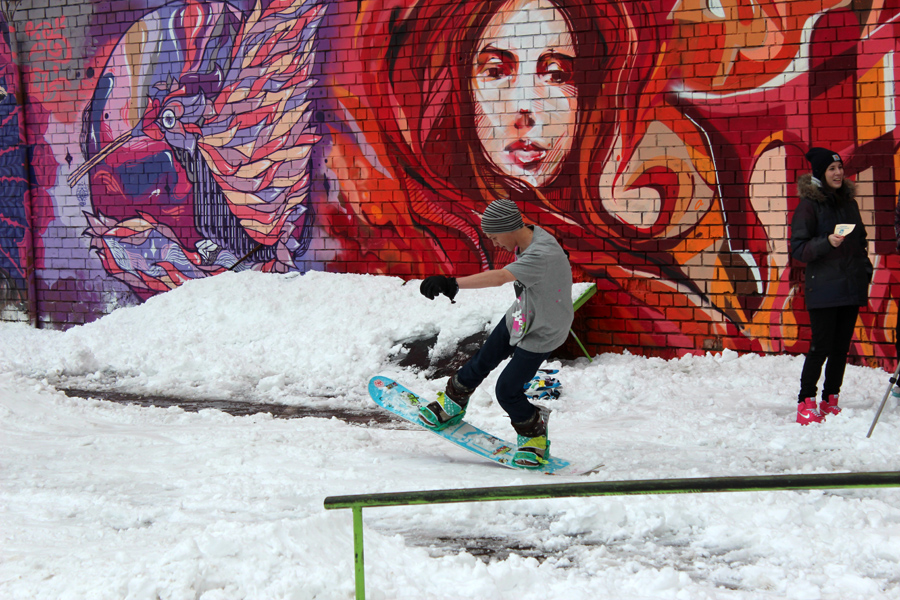 Некоторые радовались апрельскому снегу. Сноубордисты открыли второй сезон в этом году