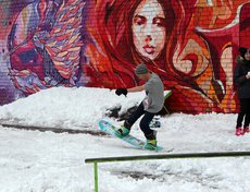 Некоторые радовались апрельскому снегу. Сноубордисты открыли второй сезон в этом году