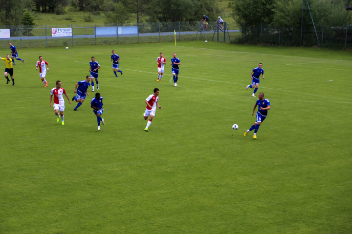 Фёдор с мячом на матче со «Славией».  Фото с сайта www.fc-rostov.ru