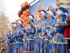 Перед иркутянами выступил ансамбль русской песни «Калина».