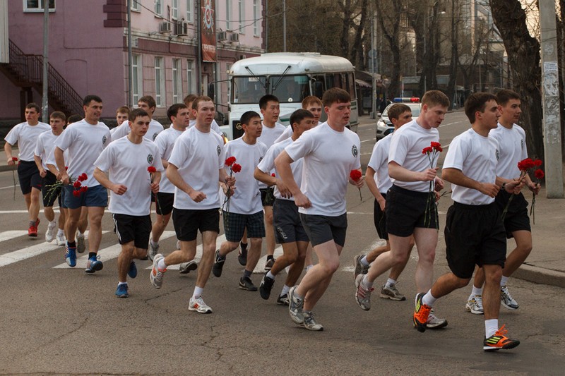 Курсанты Восточно-Сибирского института МВД приняли участие в традиционном легкоатлетическом пробеге. Фото пресс-службы администрации Иркутска