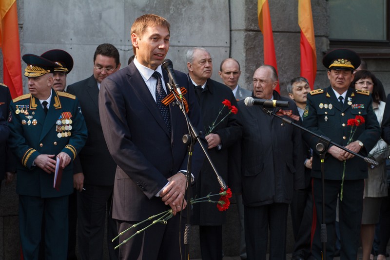 Мэр Иркутска Виктор Кондрашов поздравил ветеранов с Днем Победы. Фото пресс-службы администрации Иркутска
