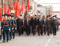 В шествии приняли участие первые лица города. Фото пресс-службы администрации Иркутска