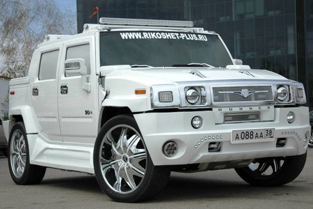 С каждым годом уровень подготовки автомобилей к «БайкалМоторШоу» поднимается на новую планку, а бюджеты становятся все выше и выше. Владелец этого Hummer H2 SUT смог удовлетворить свои запросы только в известной студии в США.