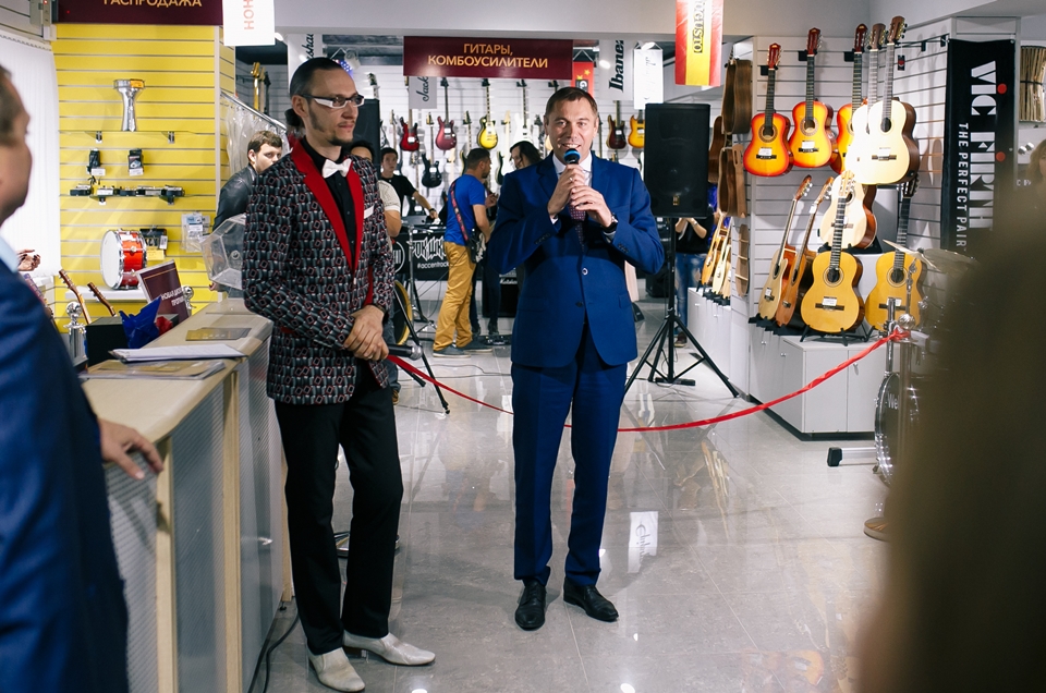 Виктор Кондрашов, заместитель председателя правительства Иркутской области: «Такой проект в Иркутске впервые. Мне особо приятно, что наши земляки продвигают такой продукт на всю страну».