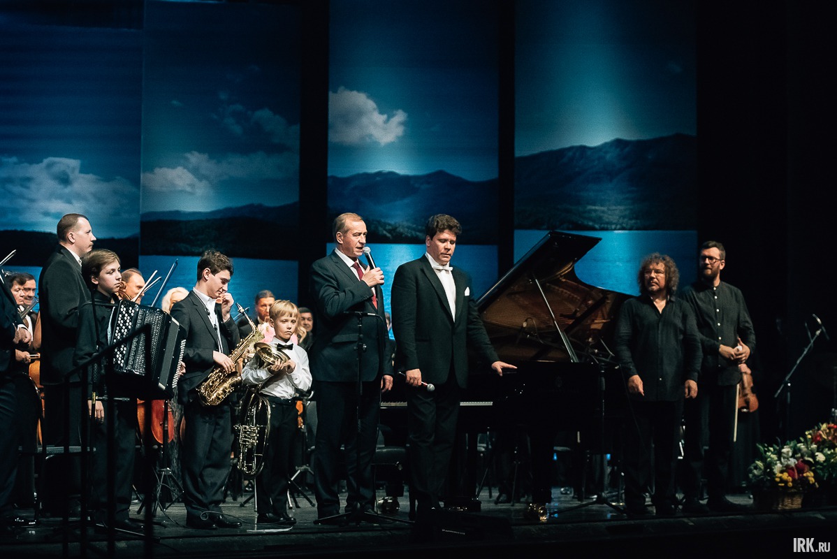 На закрытии фестиваля «Звёзды на Байкале» побывал губернатор Иркутской области Сергей Левченко.