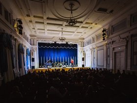 Концертный зал Иркутской областной филармонии. Автор фото — Артем Моисеев