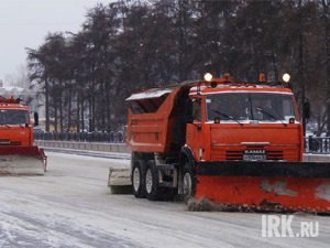 Уборка снега. Фото пресс-службы администрации Иркутска
