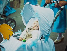 Некоторые участники карнавала уснули в самом начале пути